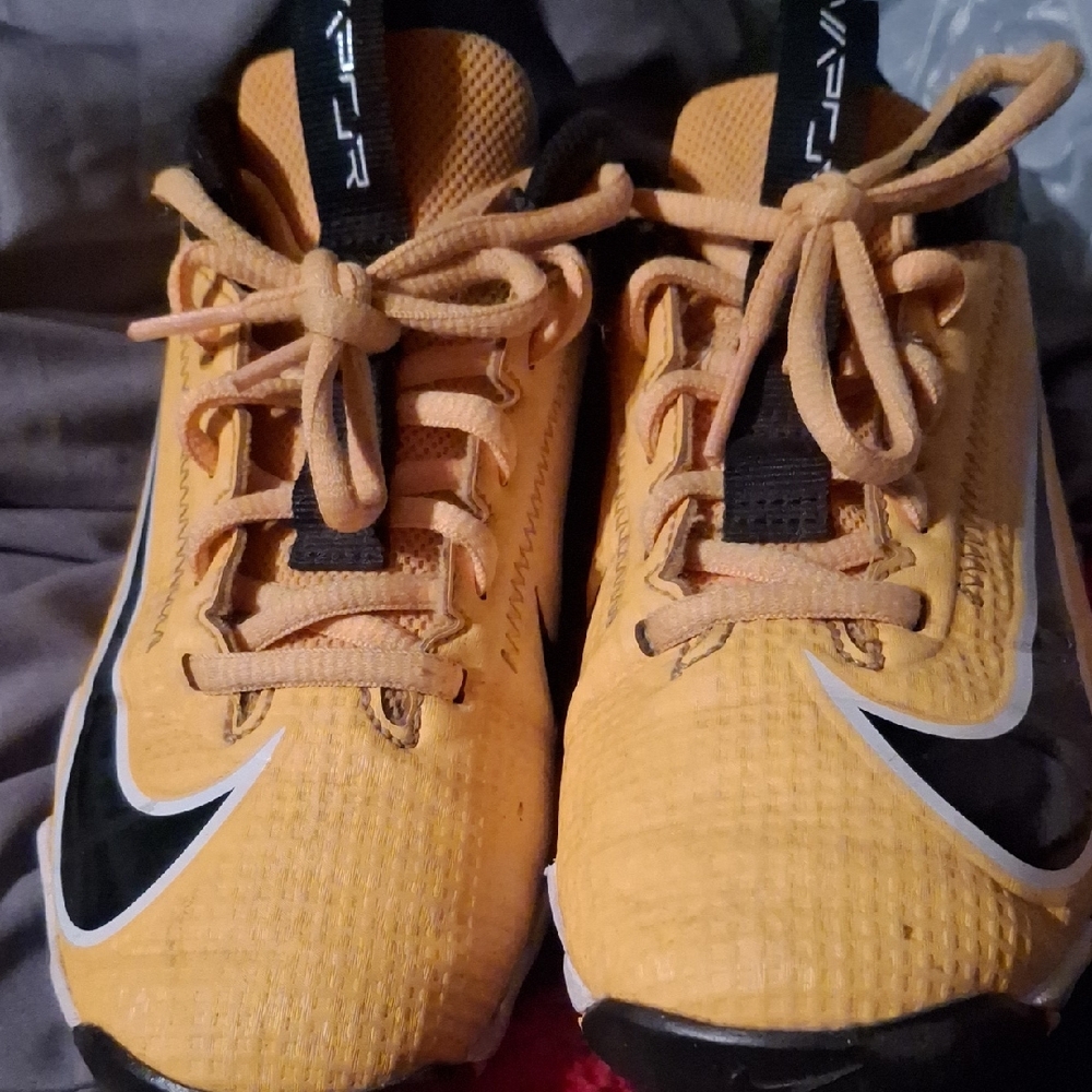 Nike Kids Yellow and Black Sneakers